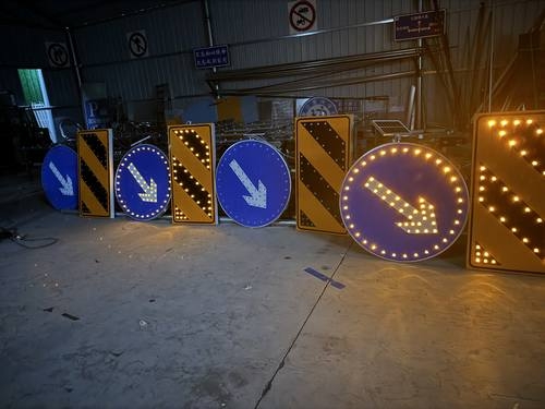 石家庄石家庄河南太阳能自发光交通路标牌厂家